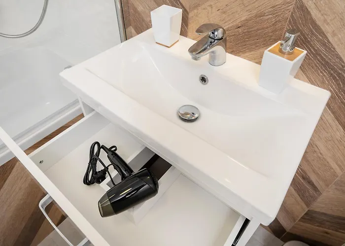 Niciarniana Comfy By Bookinghost *